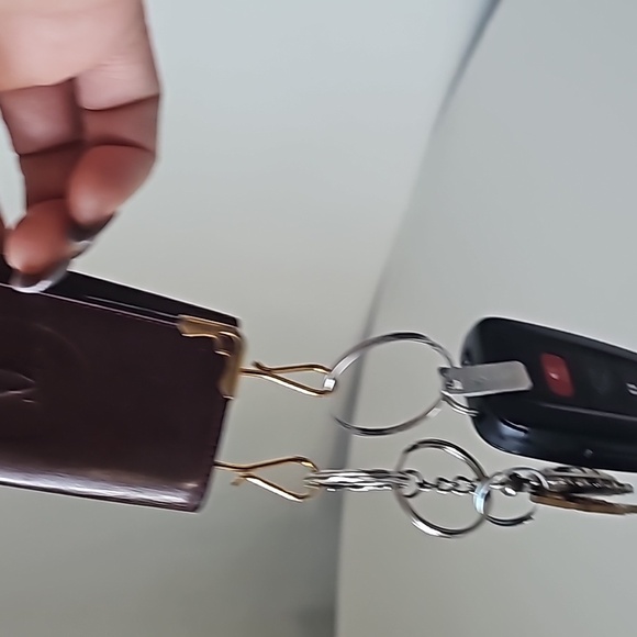 Cartier 4 keyholder burgundy/unisex goldtone hardware - Picture 14 of 15